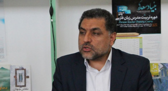 همه باید برای بازگشت زبان فارسی به دوران اوج تلاش کنیم